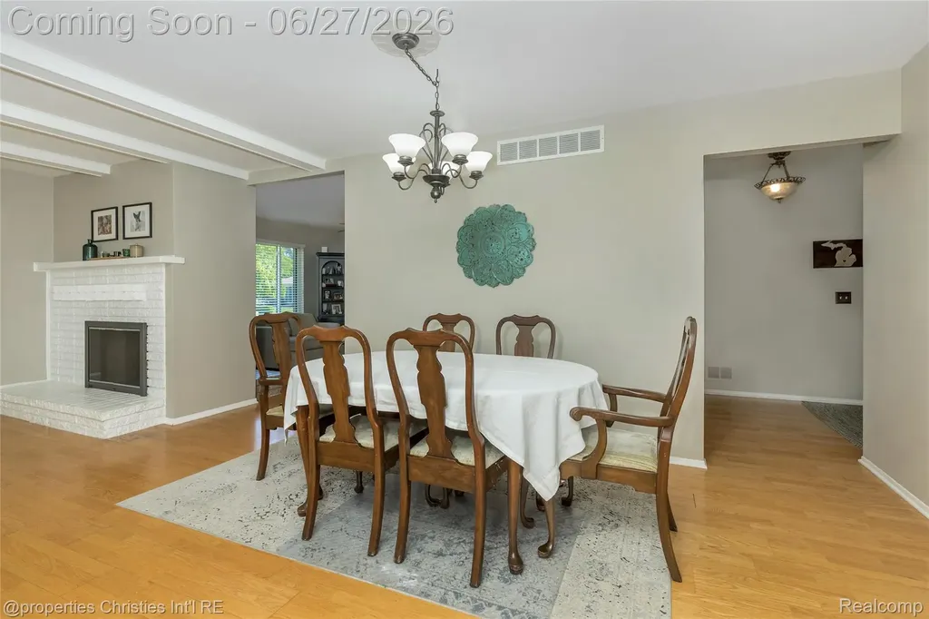 6805 Emerald Shores Drive Troy City MI 48085