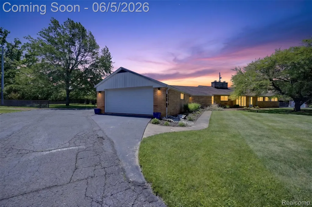 7174 Meadowvue Drive Grand Blanc Charter Township MI 48439