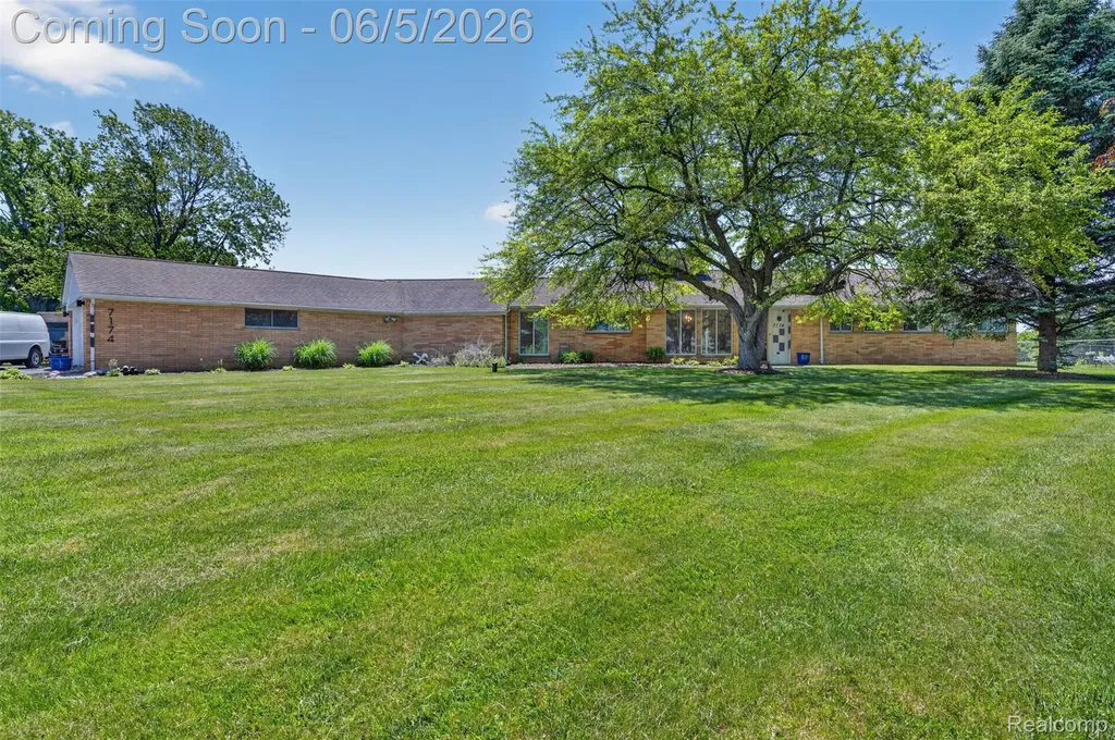 7174 Meadowvue Drive Grand Blanc Charter Township MI 48439
