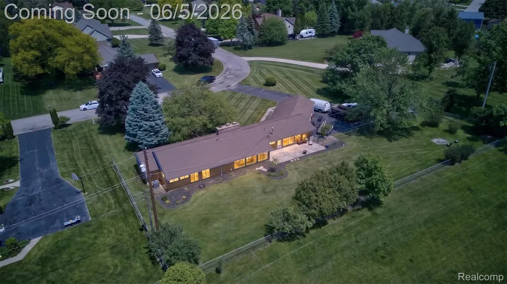 7174 Meadowvue Drive Grand Blanc Charter Township MI 48439