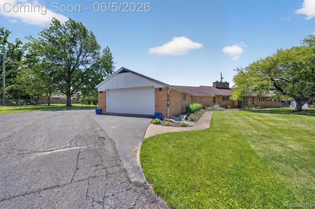 7174 Meadowvue Drive Grand Blanc Charter Township MI 48439