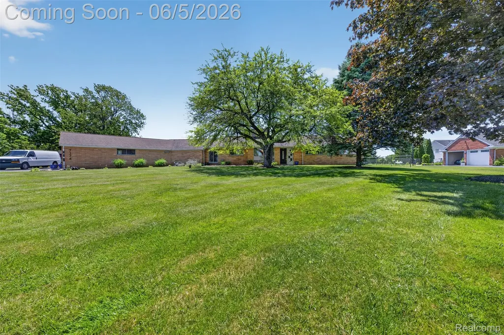 7174 Meadowvue Drive Grand Blanc Charter Township MI 48439