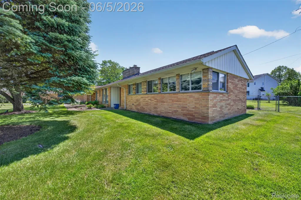 7174 Meadowvue Drive Grand Blanc Charter Township MI 48439