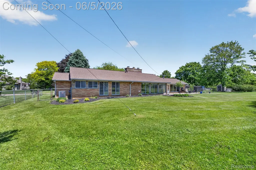 7174 Meadowvue Drive Grand Blanc Charter Township MI 48439