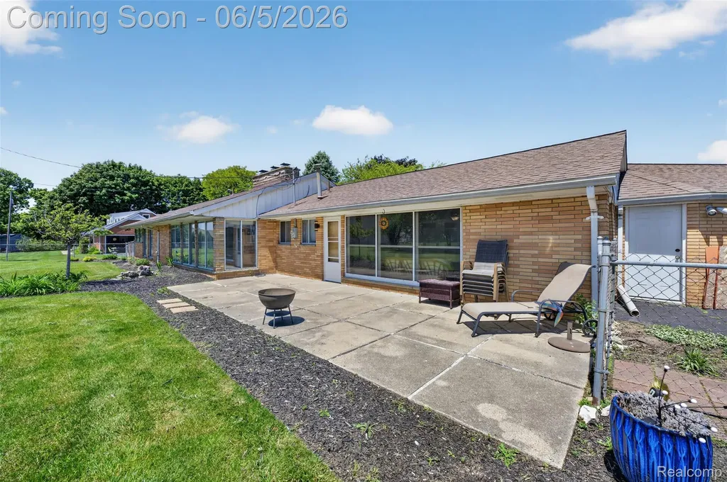 7174 Meadowvue Drive Grand Blanc Charter Township MI 48439