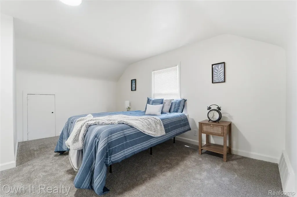 16884 Freeland Street Detroit City MI 48235