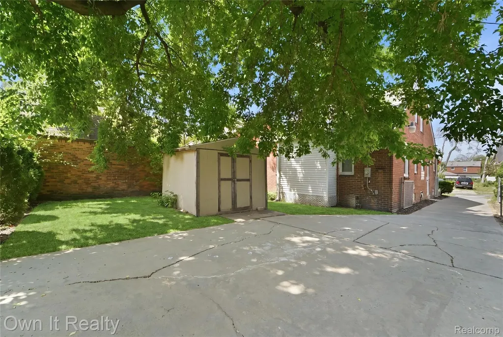 16884 Freeland Street Detroit City MI 48235