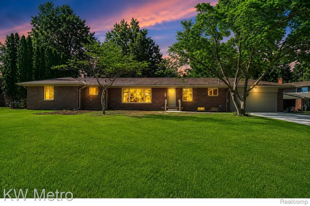 36125 Paddleford Road Farmington Hills City MI 48331