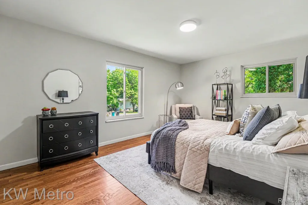 36125 Paddleford Road Farmington Hills City MI 48331