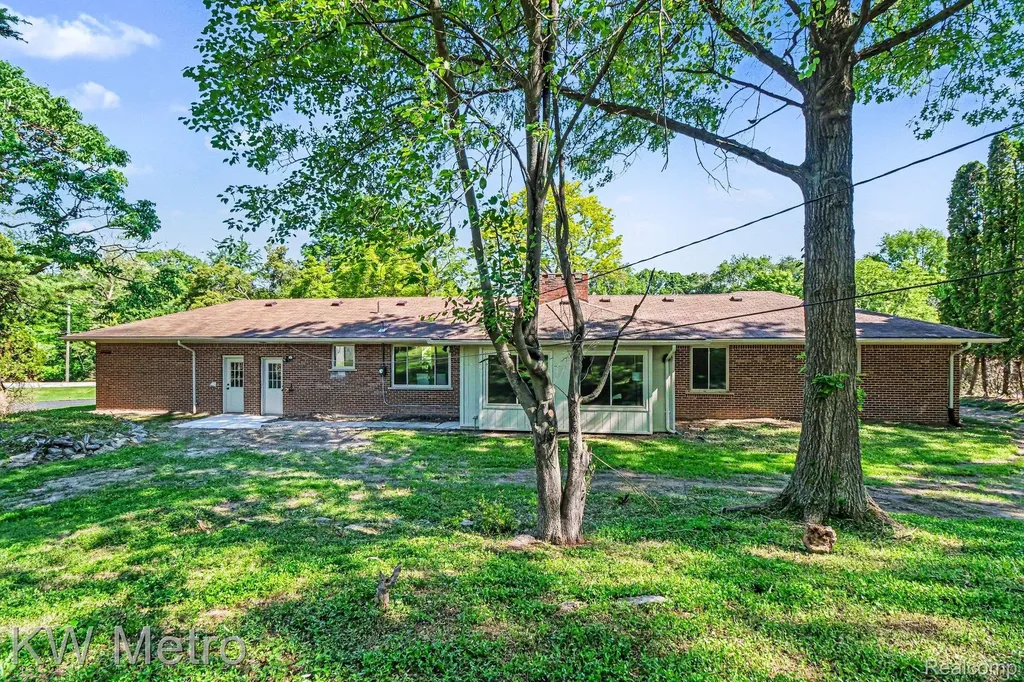 36125 Paddleford Road Farmington Hills City MI 48331