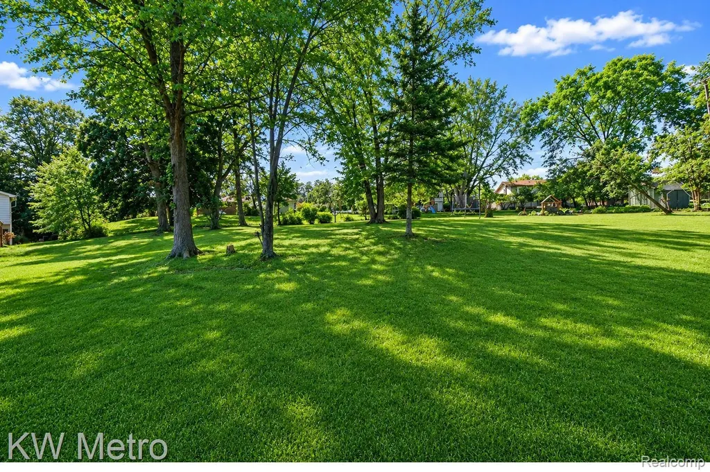 36125 Paddleford Road Farmington Hills City MI 48331