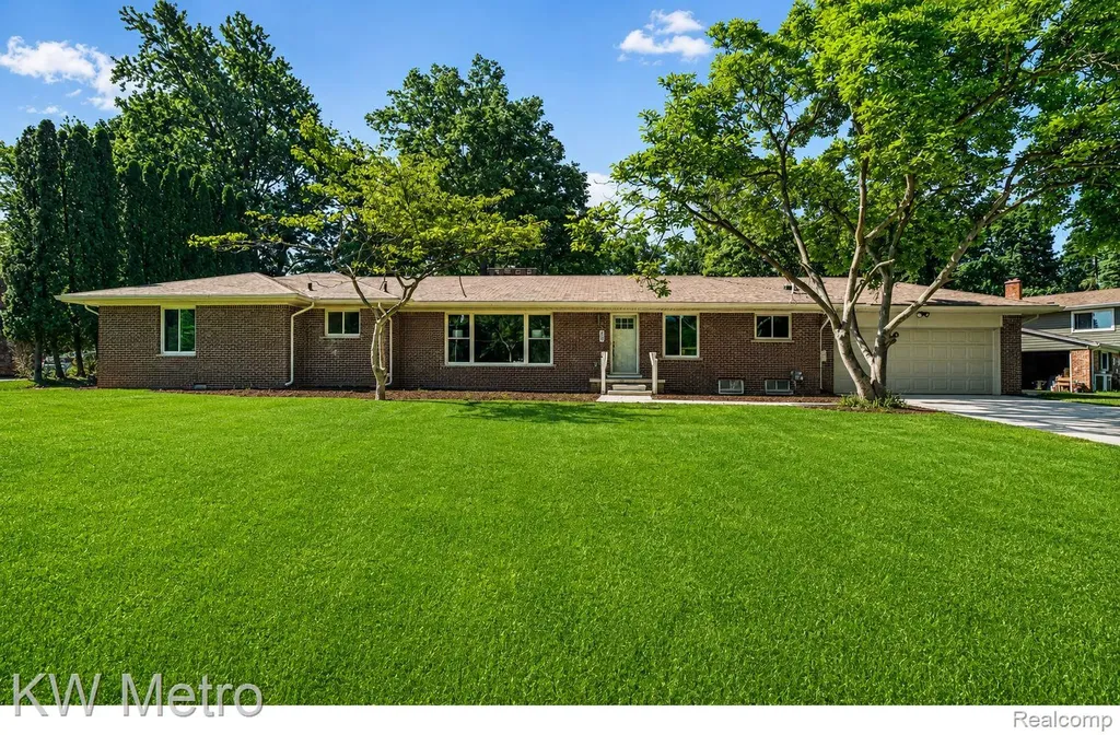 36125 Paddleford Road Farmington Hills City MI 48331