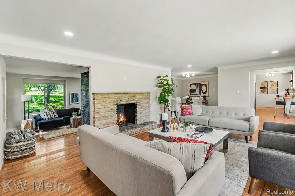 36125 Paddleford Road Farmington Hills City MI 48331