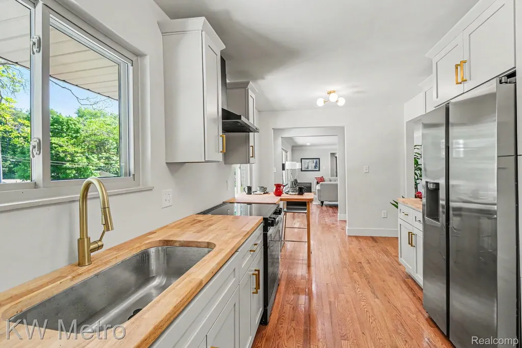 36125 Paddleford Road Farmington Hills City MI 48331