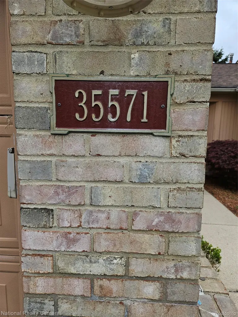 35571 Pheasant Lane Westland City MI 48185