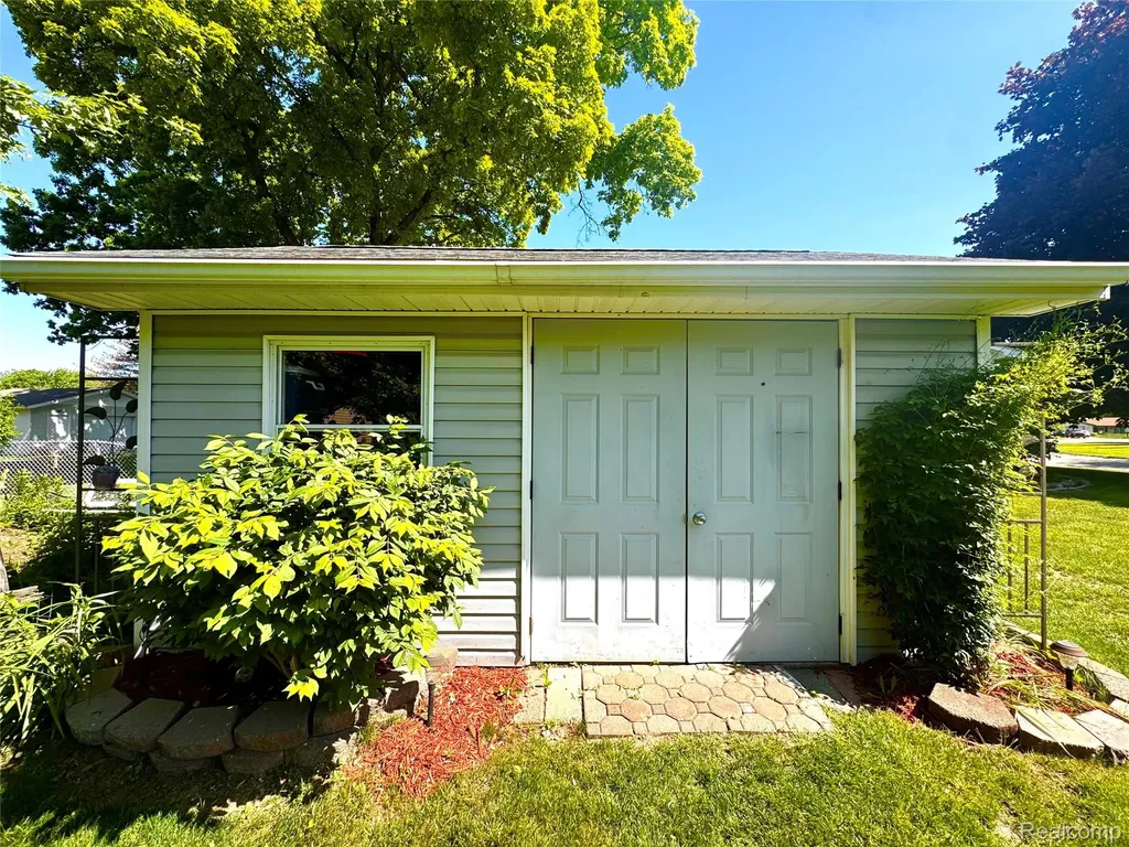 2455 Valley Church Drive Thetford Township MI 48420