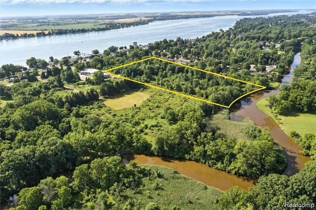 Lot 2 River Road East China Township MI 48054
