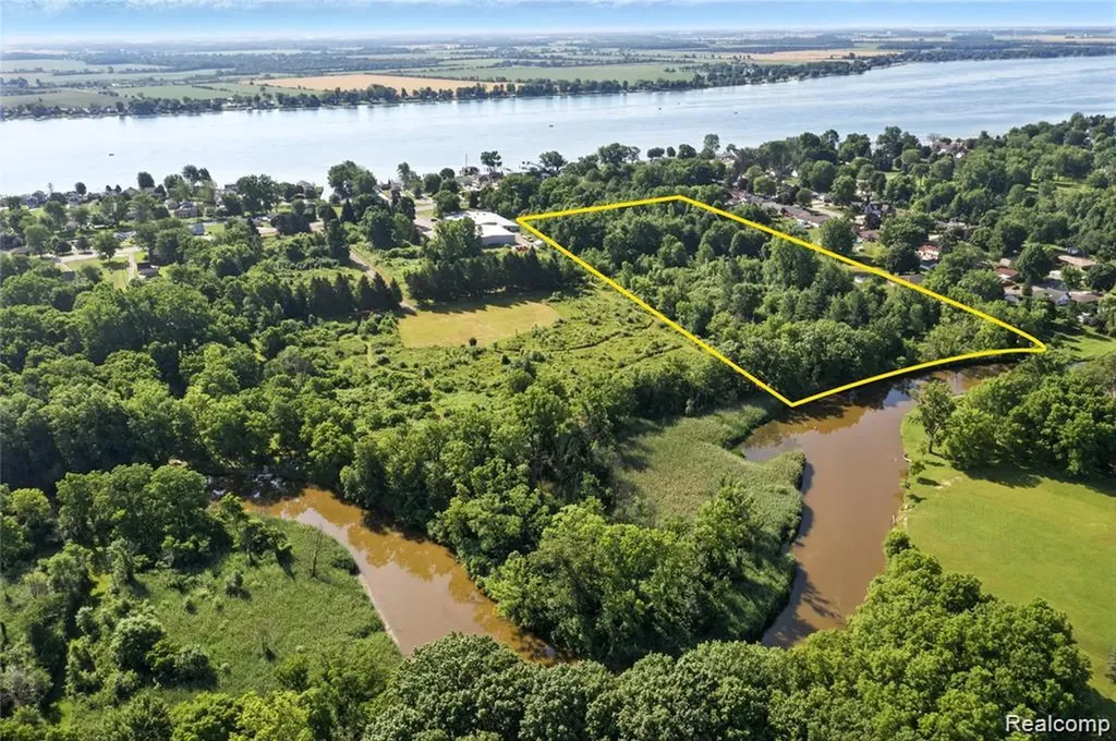 Lot 2 River Road East China Township MI 48054