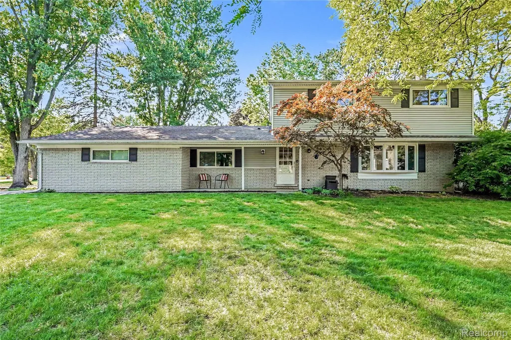 6275 Westmoor Drive Shelby Charter Township MI 48316