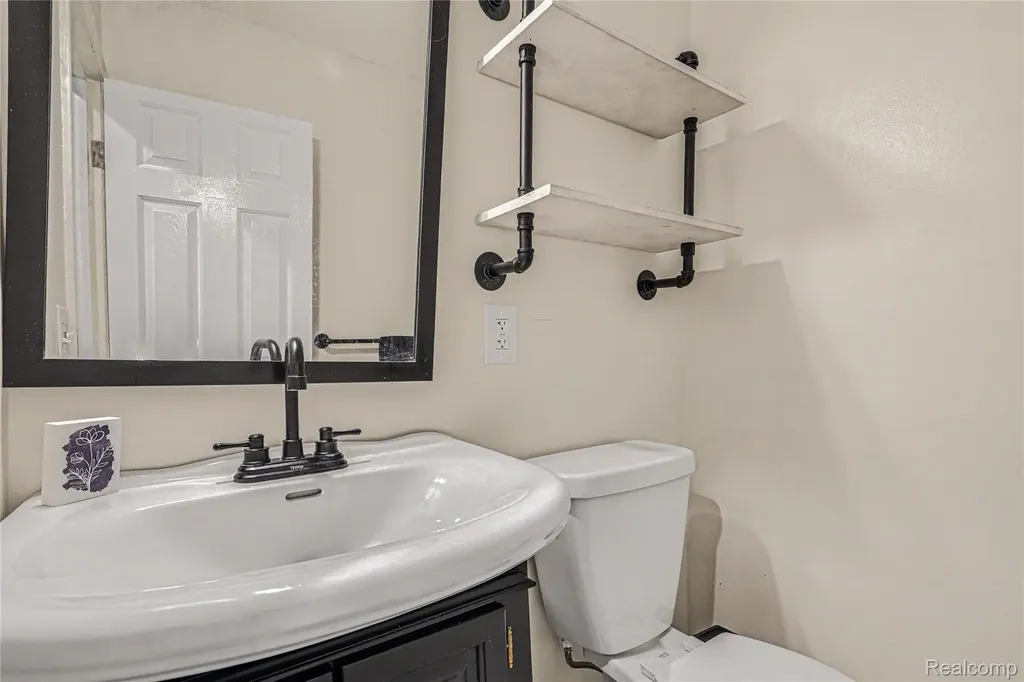 6275 Westmoor Drive Shelby Charter Township MI 48316