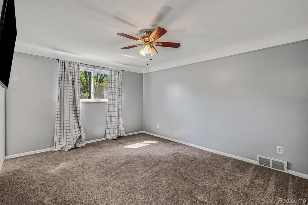 6275 Westmoor Drive Shelby Charter Township MI 48316