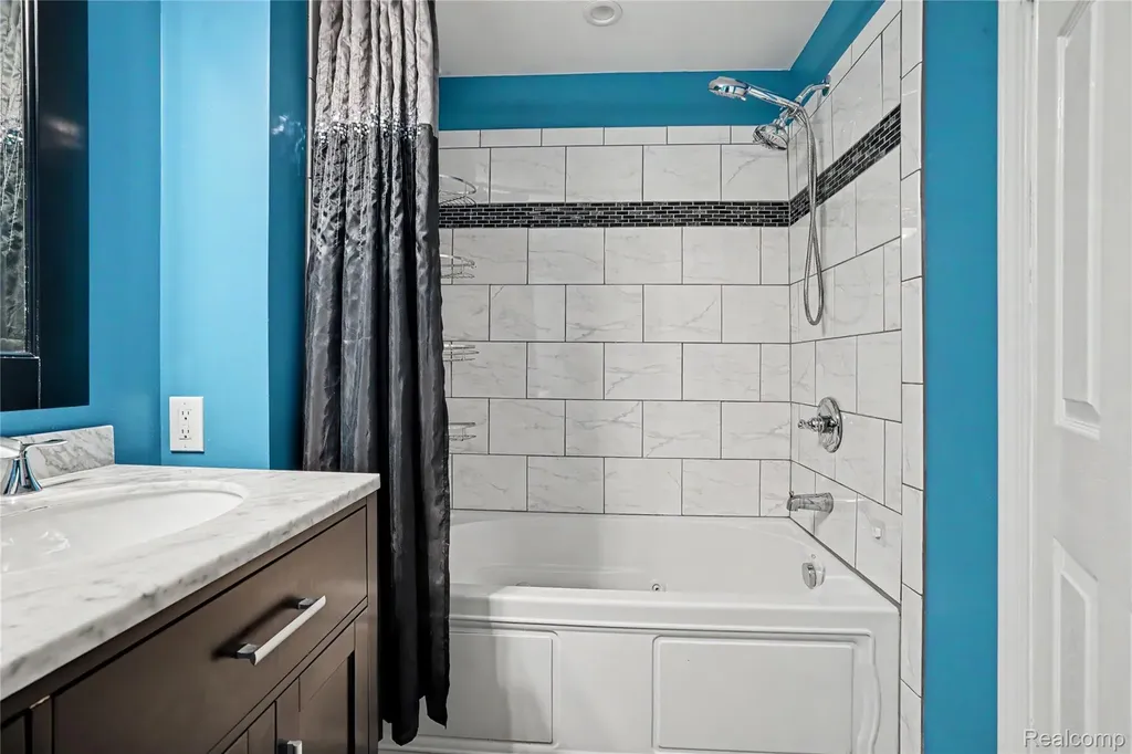 6275 Westmoor Drive Shelby Charter Township MI 48316