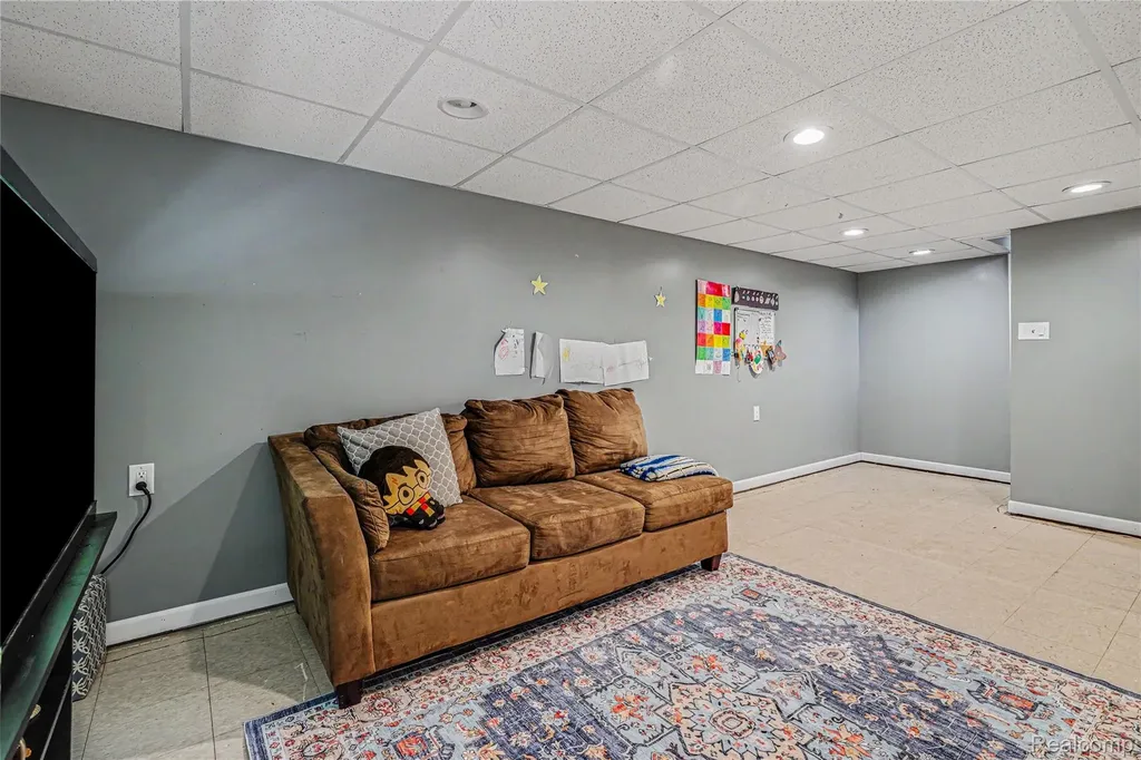 6275 Westmoor Drive Shelby Charter Township MI 48316
