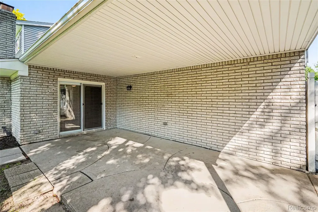 6275 Westmoor Drive Shelby Charter Township MI 48316