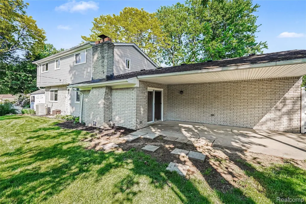6275 Westmoor Drive Shelby Charter Township MI 48316