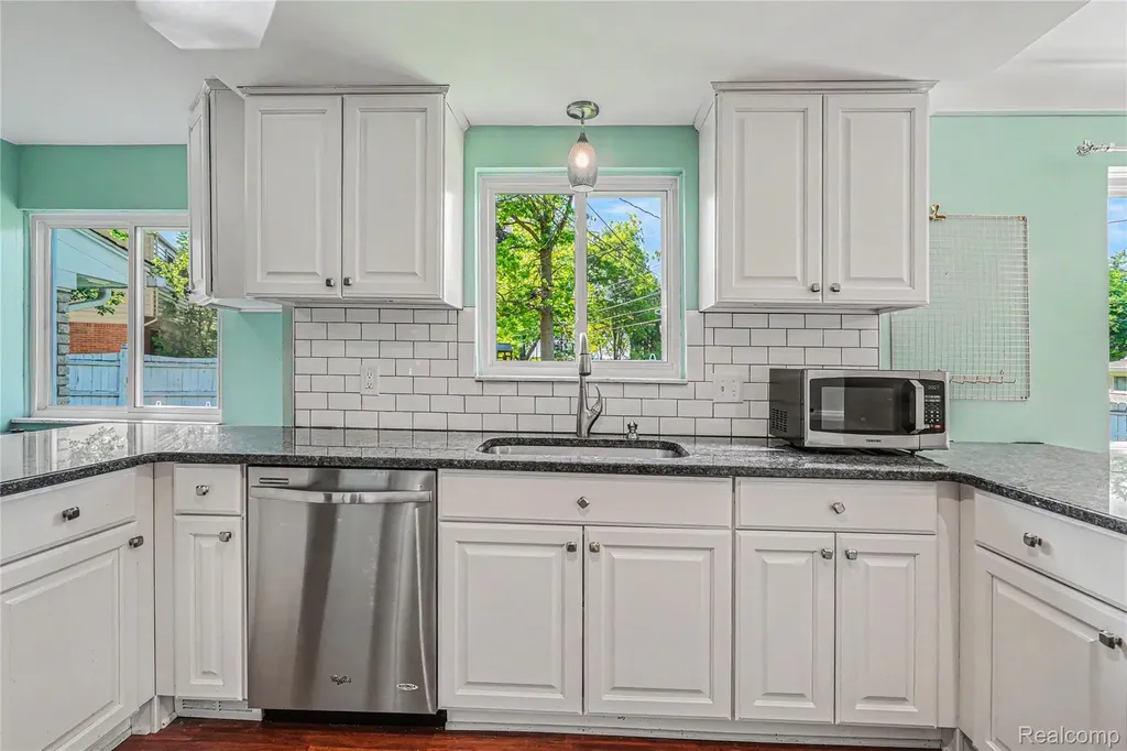 6275 Westmoor Drive Shelby Charter Township MI 48316