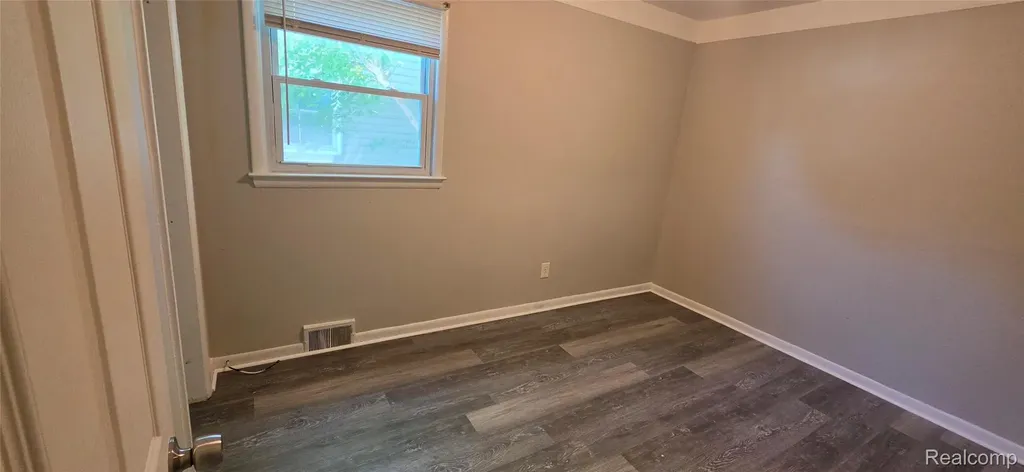 11332 Republic Avenue Warren City MI 48089