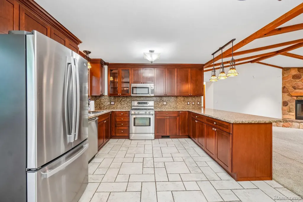 1397 Flamingo Street Wixom City MI 48393