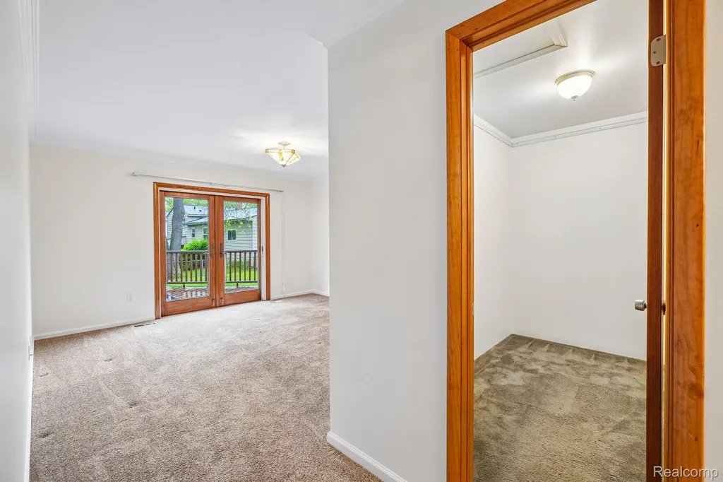1397 Flamingo Street Wixom City MI 48393