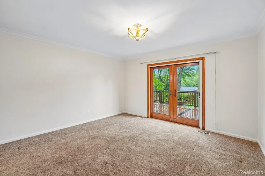 1397 Flamingo Street Wixom City MI 48393