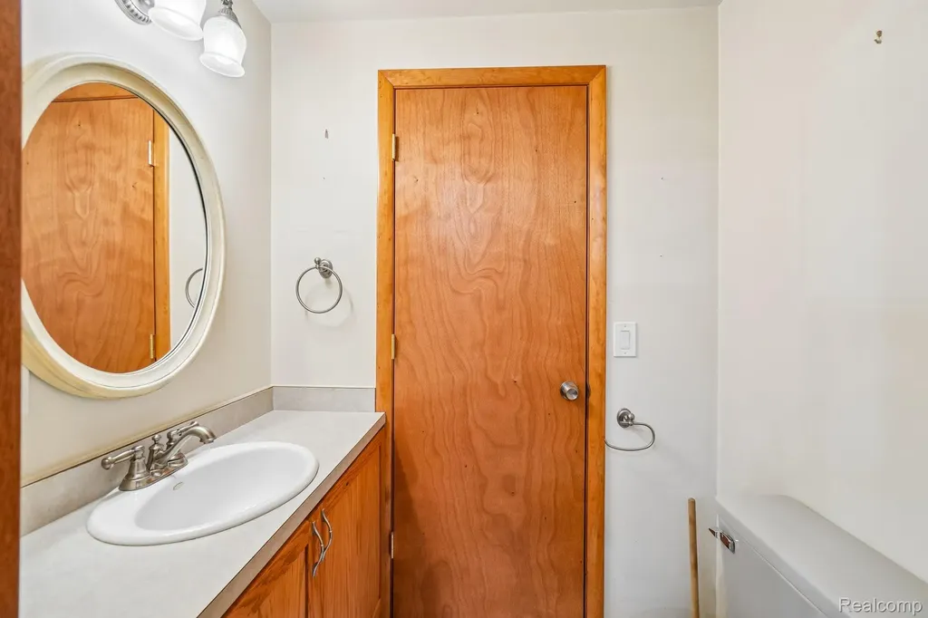 1397 Flamingo Street Wixom City MI 48393