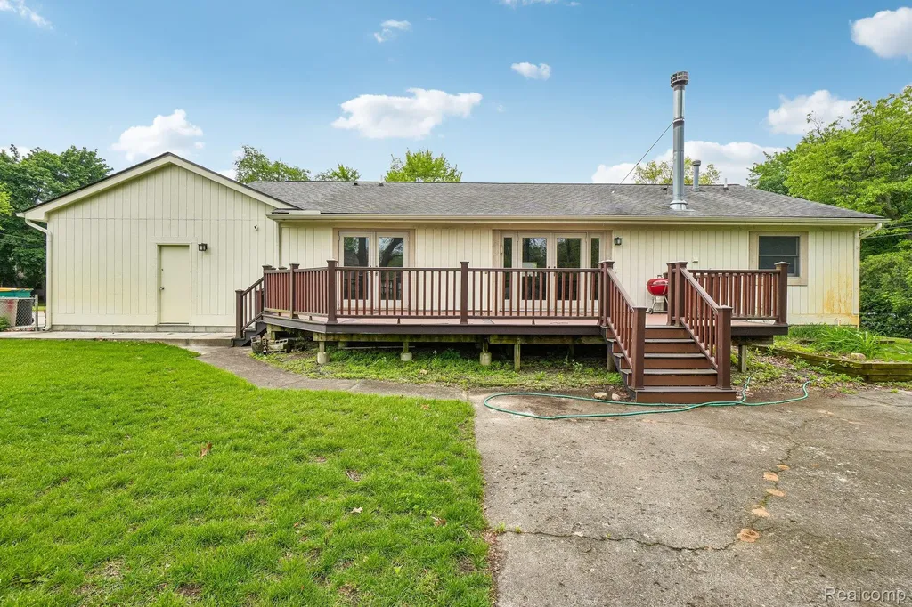 1397 Flamingo Street Wixom City MI 48393