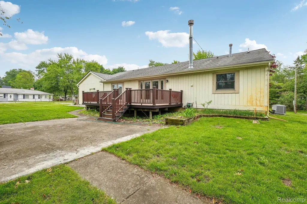 1397 Flamingo Street Wixom City MI 48393