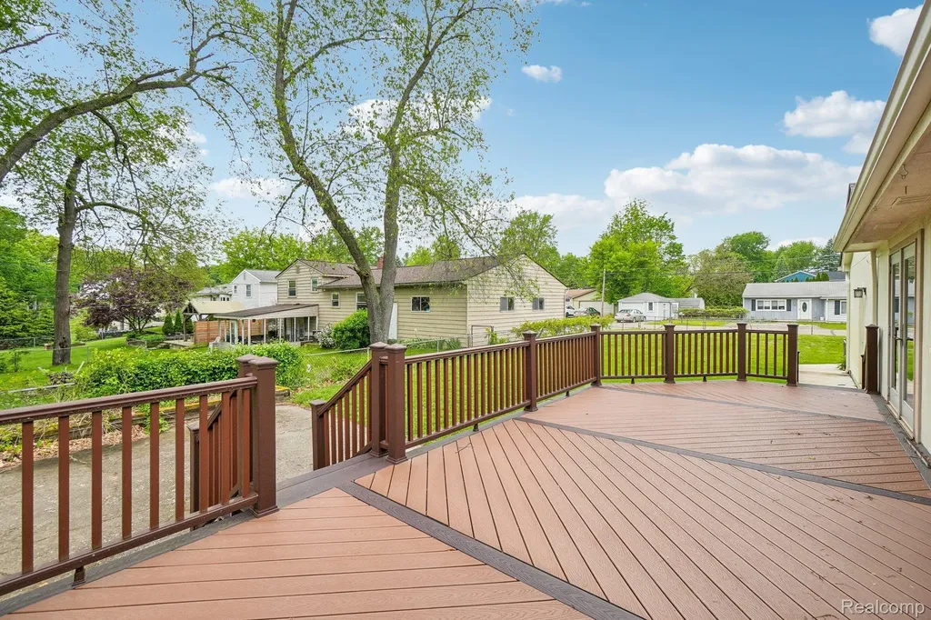 1397 Flamingo Street Wixom City MI 48393