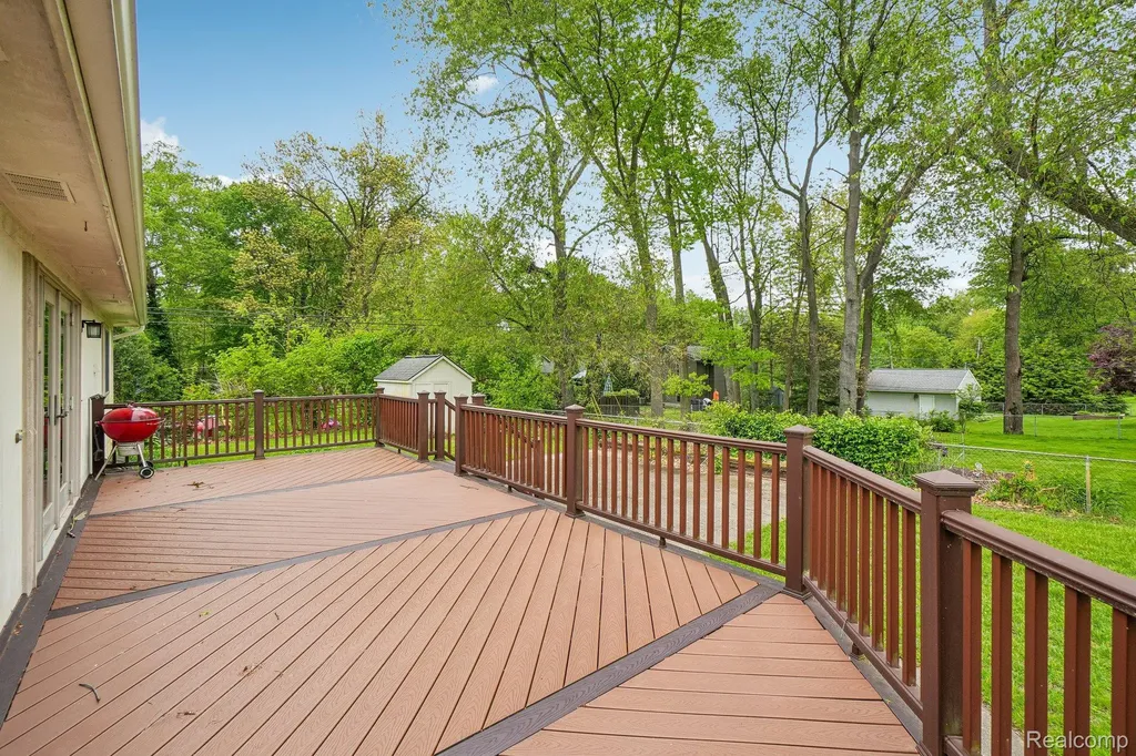 1397 Flamingo Street Wixom City MI 48393