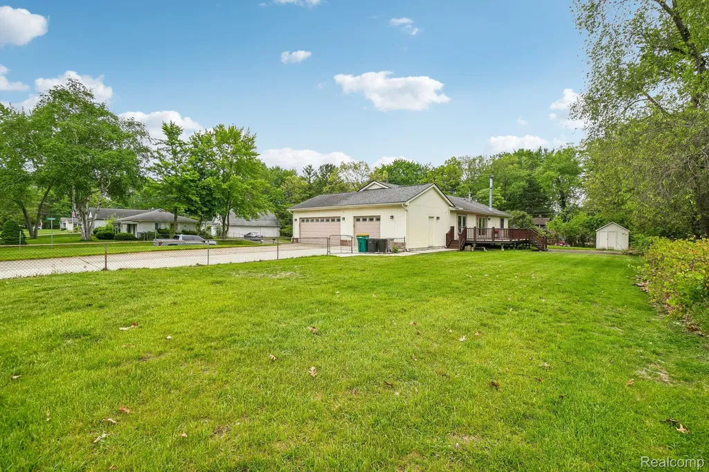 1397 Flamingo Street Wixom City MI 48393