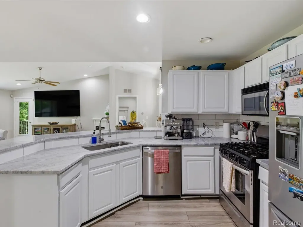 13335 Forest Ridge Boulevard Sterling Heights City MI 48313