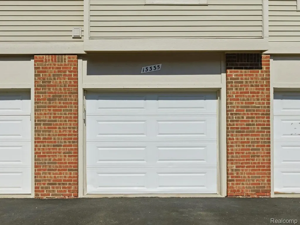 13335 Forest Ridge Boulevard Sterling Heights City MI 48313
