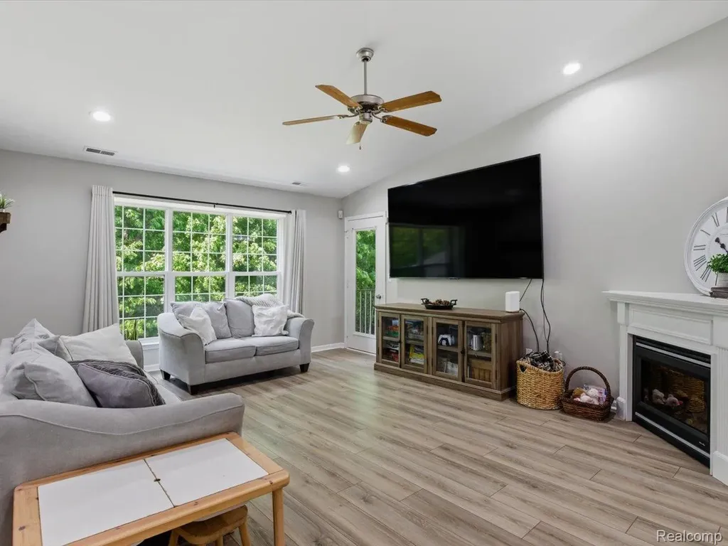 13335 Forest Ridge Boulevard Sterling Heights City MI 48313