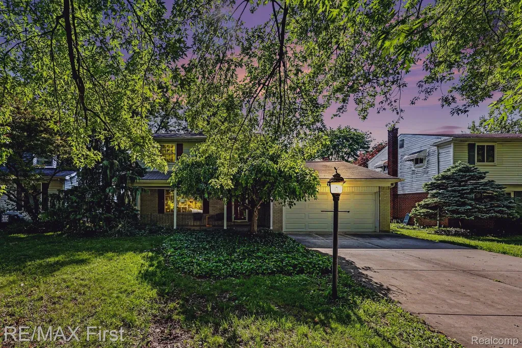 60 Hillcrest Boulevard York Charter Township MI 48197