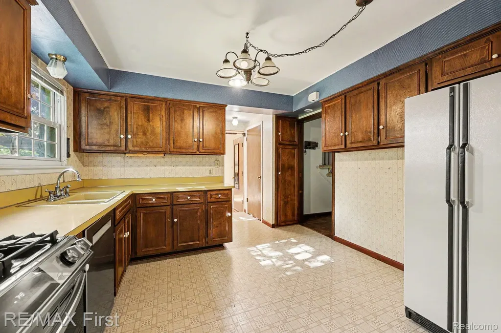 60 Hillcrest Boulevard York Charter Township MI 48197
