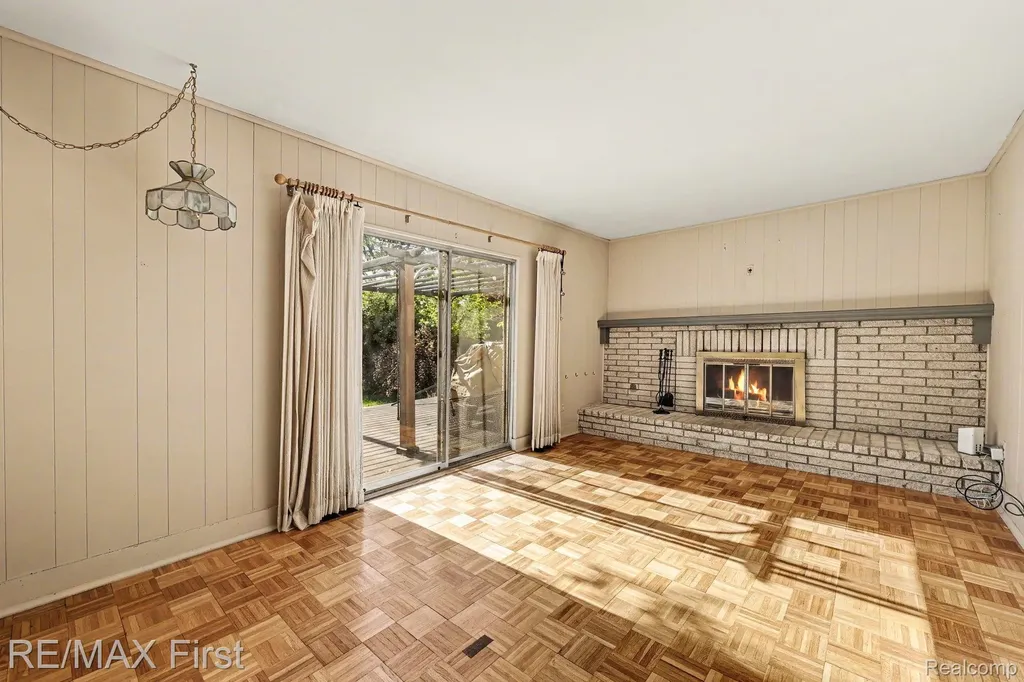 60 Hillcrest Boulevard York Charter Township MI 48197
