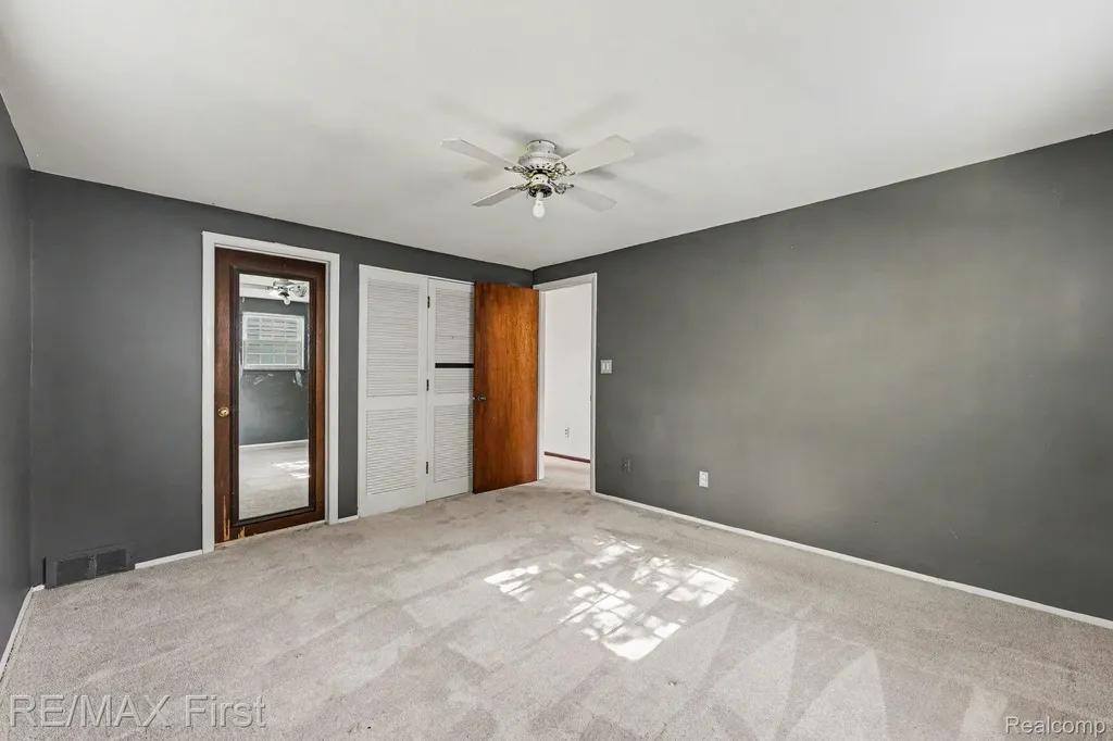 60 Hillcrest Boulevard York Charter Township MI 48197