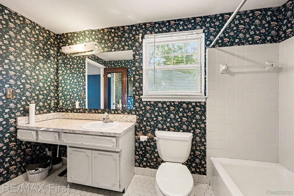 60 Hillcrest Boulevard York Charter Township MI 48197