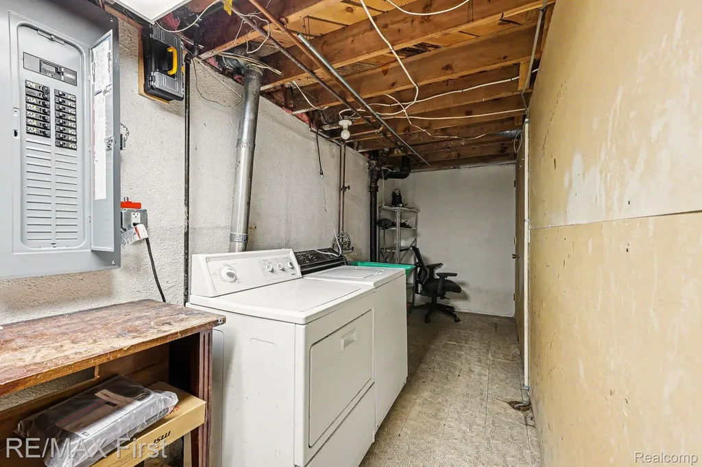 60 Hillcrest Boulevard York Charter Township MI 48197