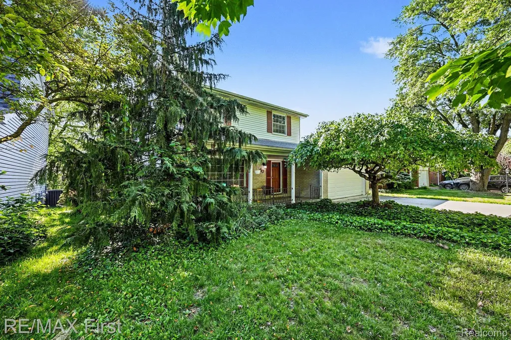 60 Hillcrest Boulevard York Charter Township MI 48197